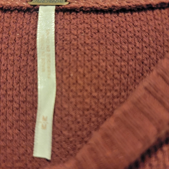 Free People Long Sleeve thermal, burgundy/wine with knit design sleeves Sz Med - Picture 3 of 3